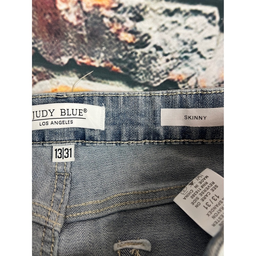 Judy Blue Skinny Jeans Size 13/31 Distressed‎ Ripped Paint Splatter Denim - Picture 5 of 8
